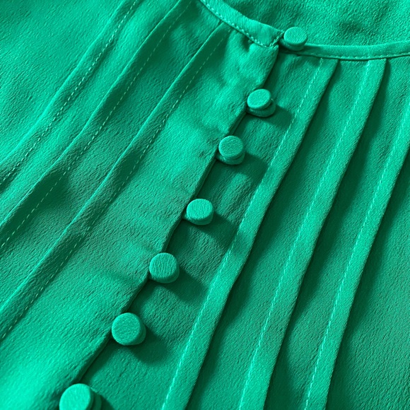 ModCloth Lucky Pintucks short sleeve button blouse - Picture 2 of 5